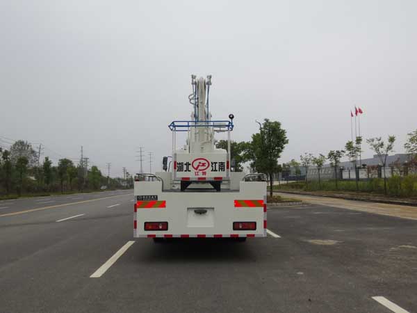 東風五節(jié)折臂24米高空作業(yè)車