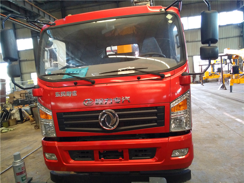 東風(fēng)御虎6.3噸小黃牌隨車(chē)吊