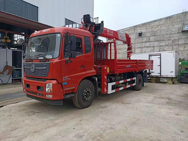 東風(fēng)天錦國(guó)六單橋隨車吊,上裝8噸各類吊機(jī)