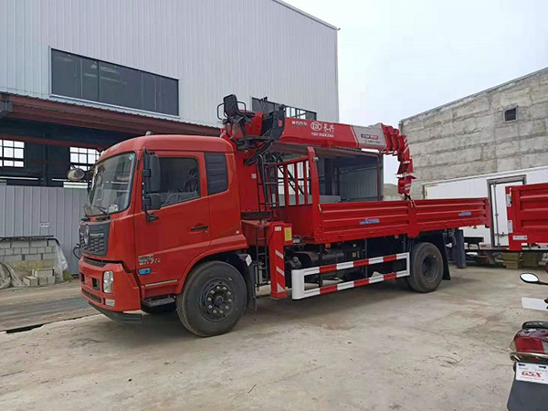 東風(fēng)天錦國(guó)六單橋隨車吊,上裝8噸各類吊機(jī)